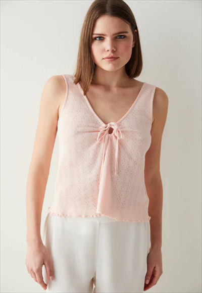 بلوزة بلا أكمام