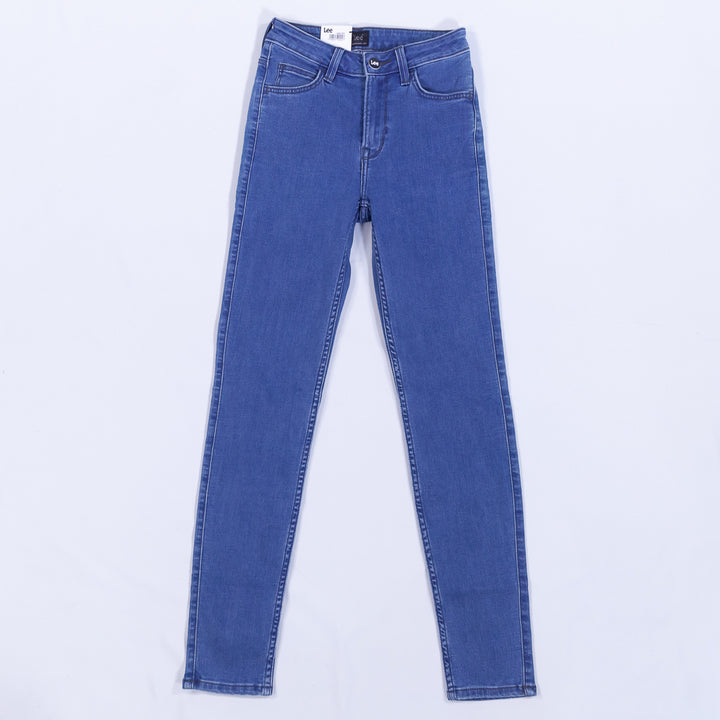 بنطال مع جيوب