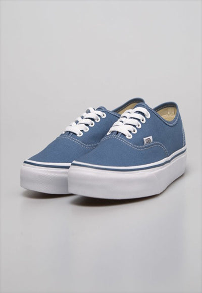 حذاء للجنسين