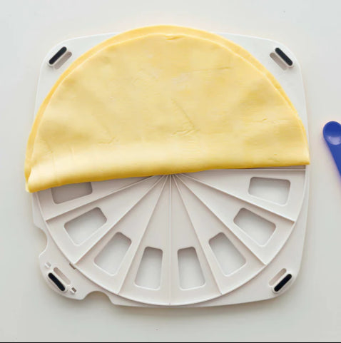 قالب بيتزا و كرواسون