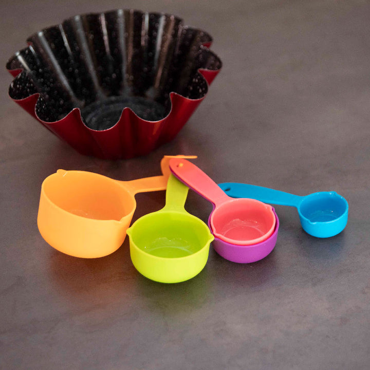 Flower shaped baking tin and measuring cups