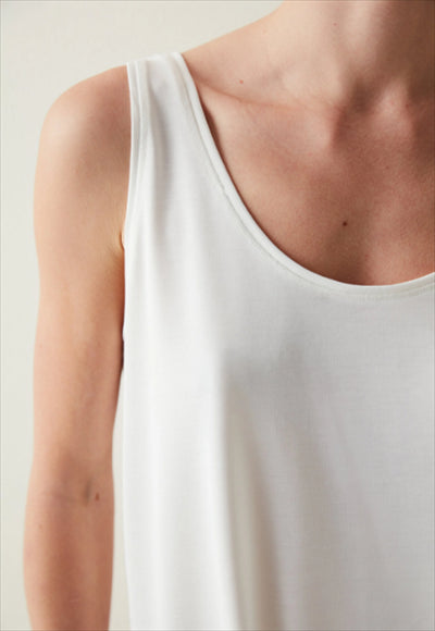 بلوزة بلا أكمام