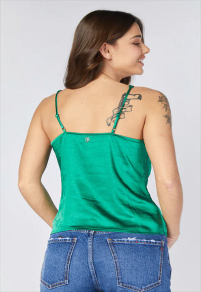 بلوزة بلا أكمام