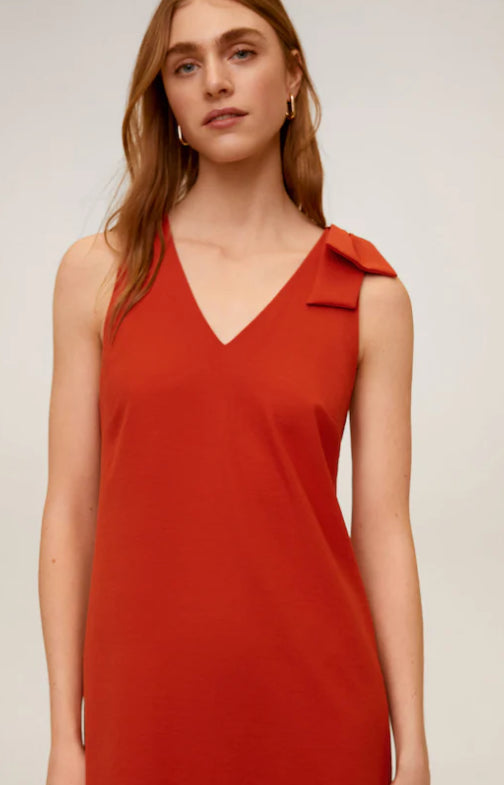 فستان قصير بلا أكمام