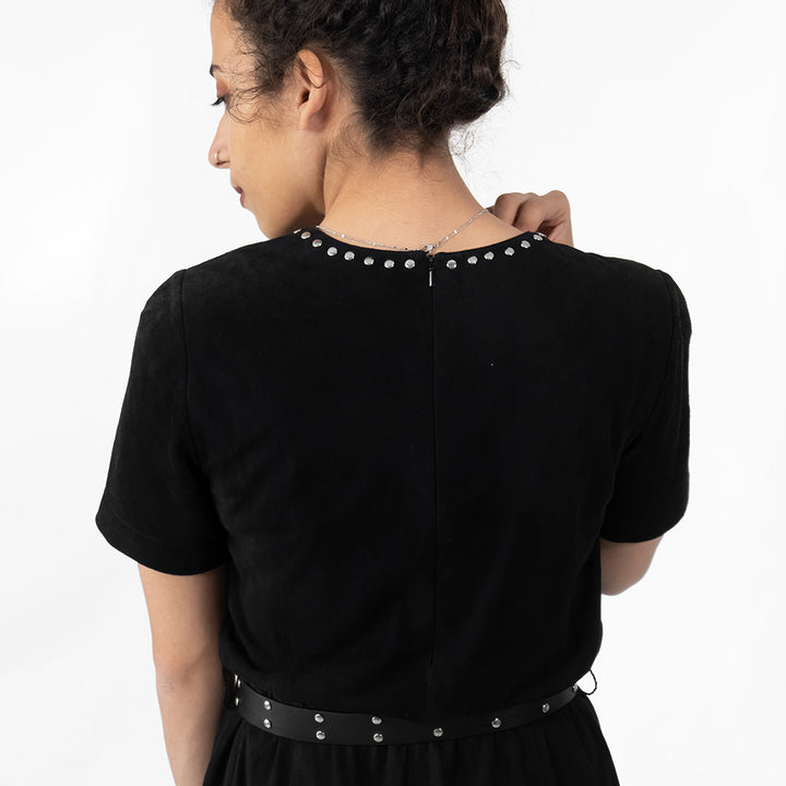 فستان مزين بدبابيس