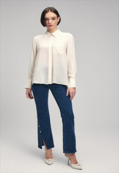 قميص بياقة مزدوجة