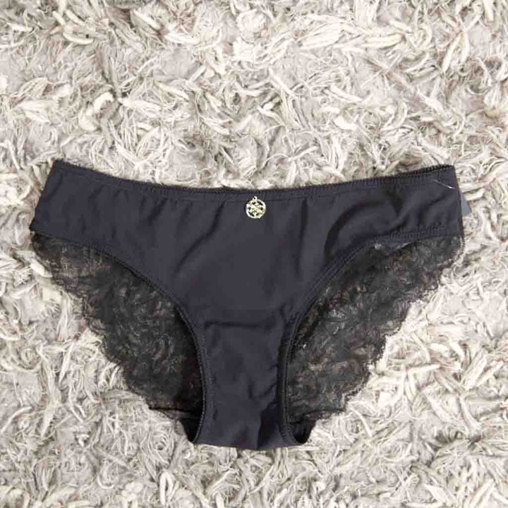 ملابس داخلية جيس