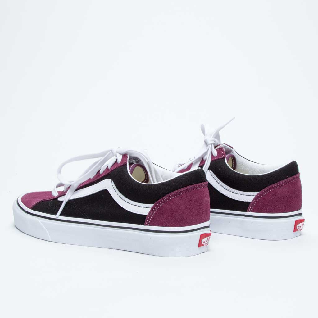 حذاء للجنسين