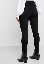 بنطال جينز كلاسيكي