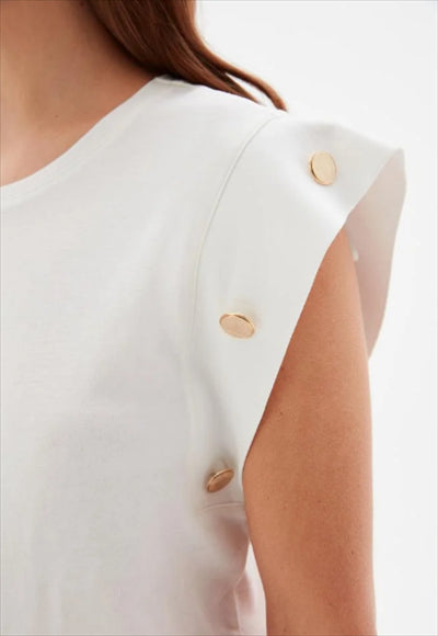 بلوزة بلا أكمام