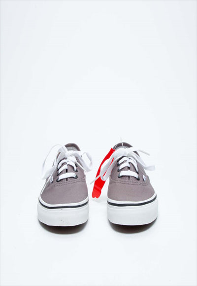 حذاء لكلا الجنسين