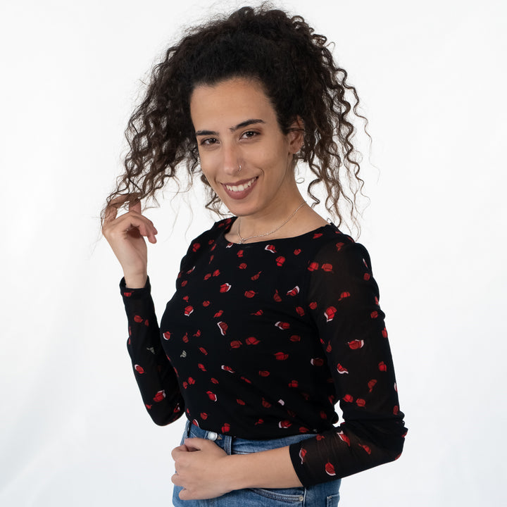 بلوزة بطباعة أزهار