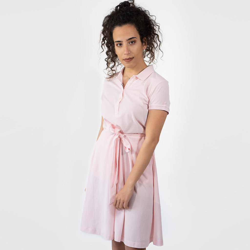 فستان بياقة كلاسيكية