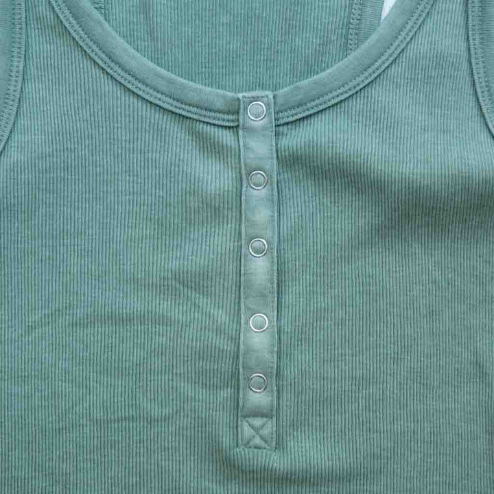 بلوزة بلا اكمام