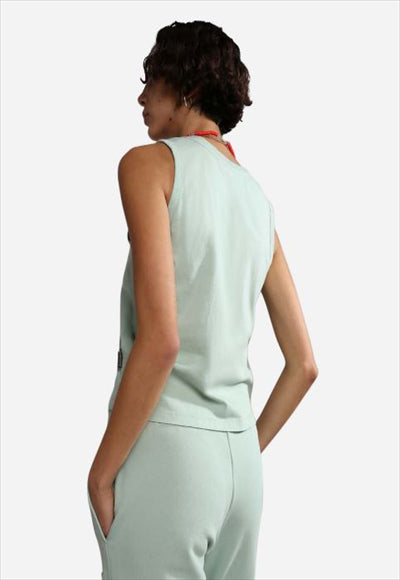 بلوزة بلا أكمام