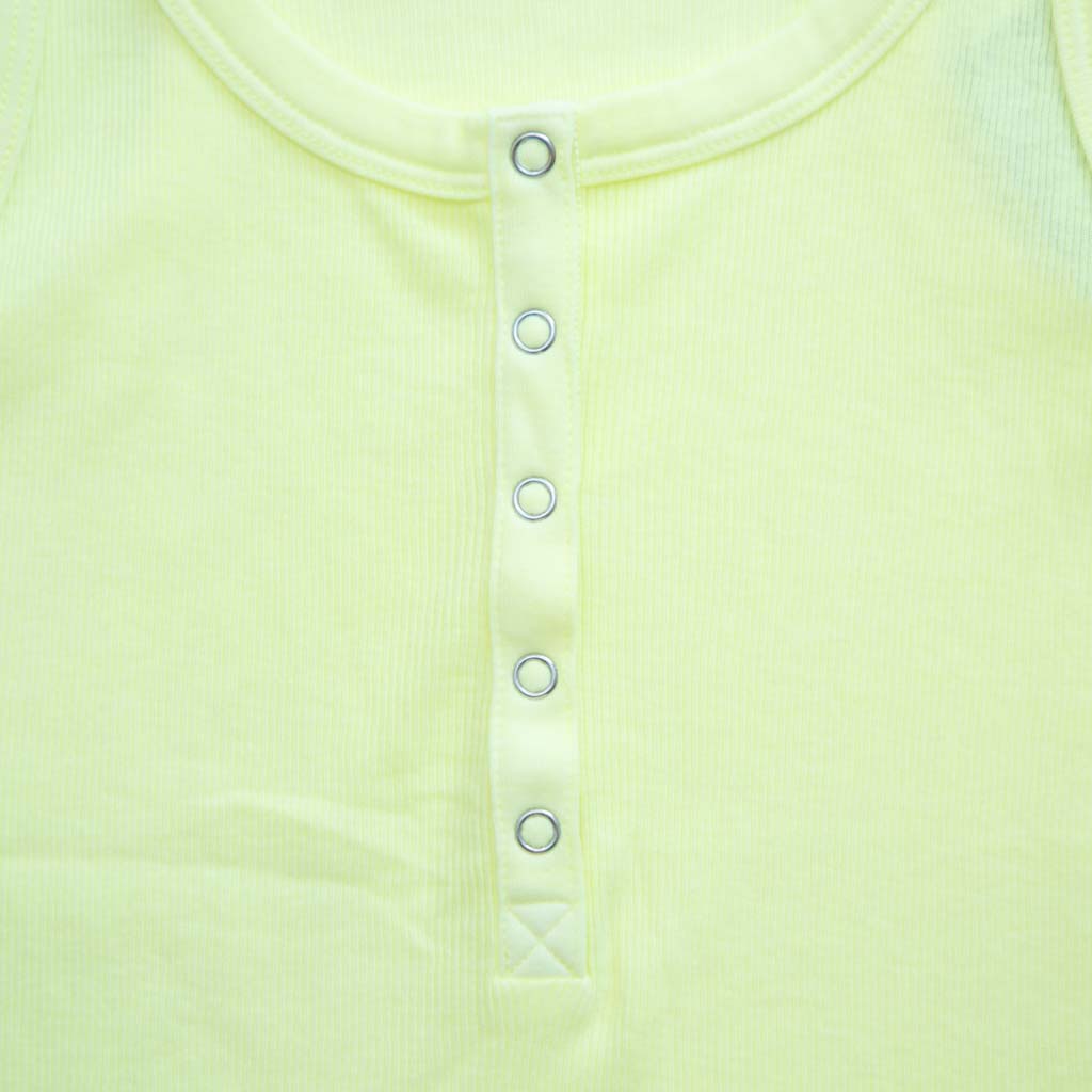 بلوزة بلا اكمام