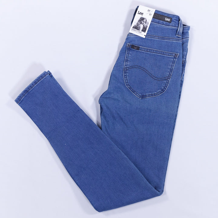 بنطال مع جيوب