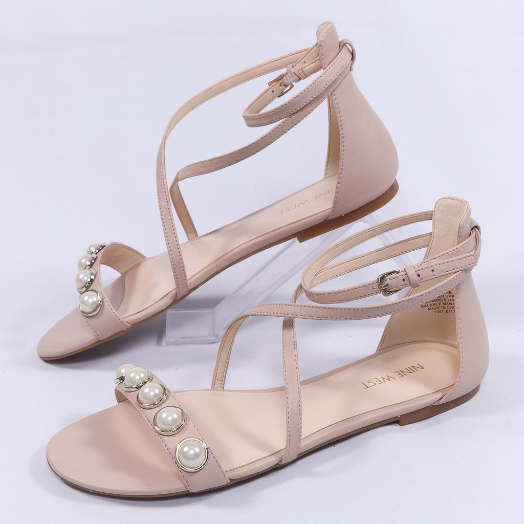 صندل فلات مزين باللؤلؤ