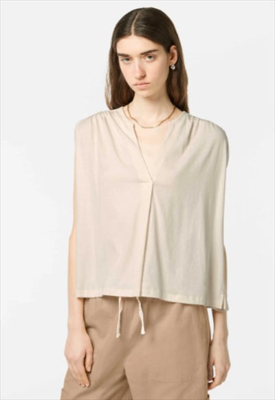 بلوزة بدون اكمام