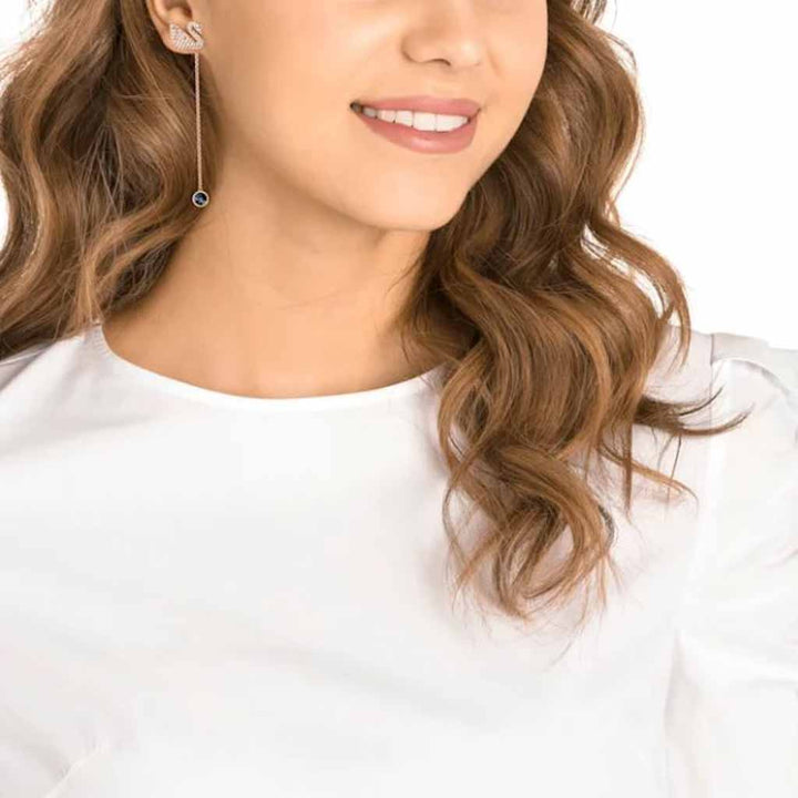 حلق أذن على شكل بجعة