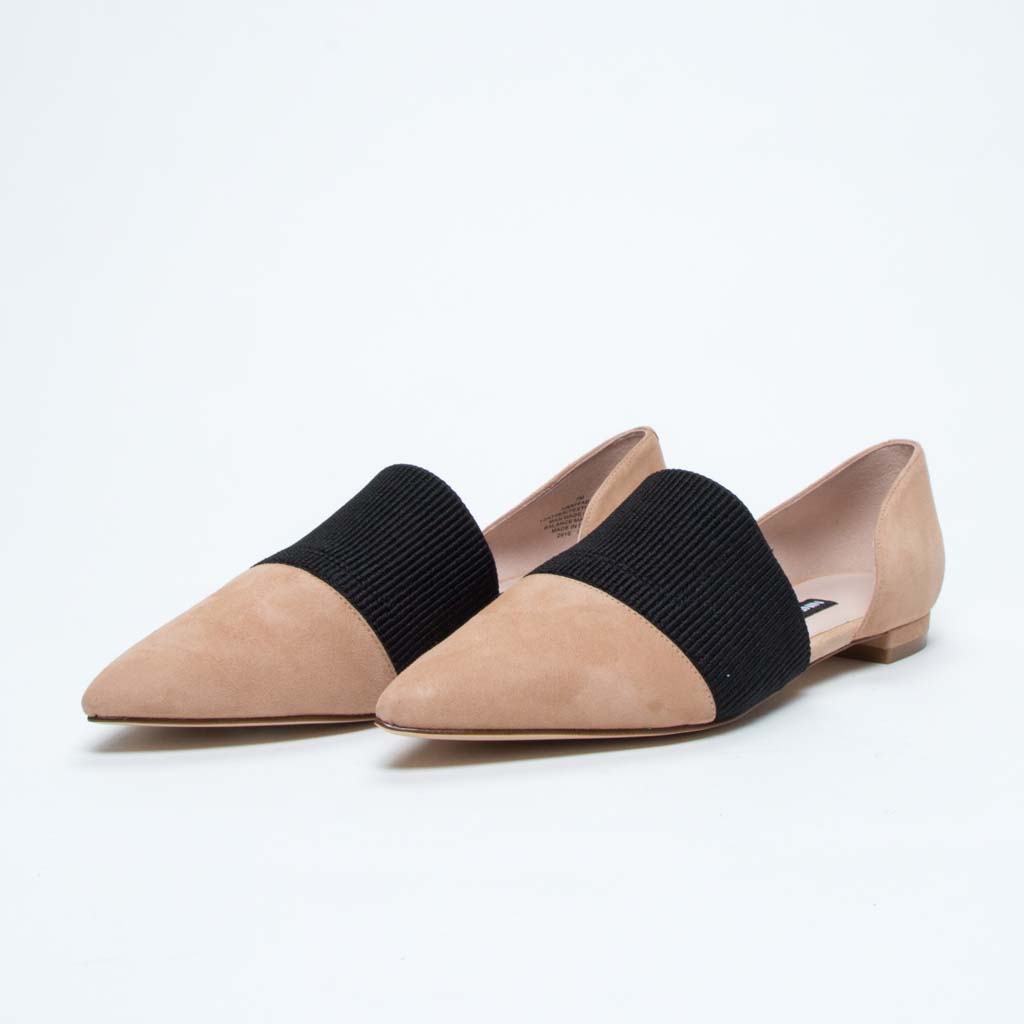 حذاء مدبب عصري