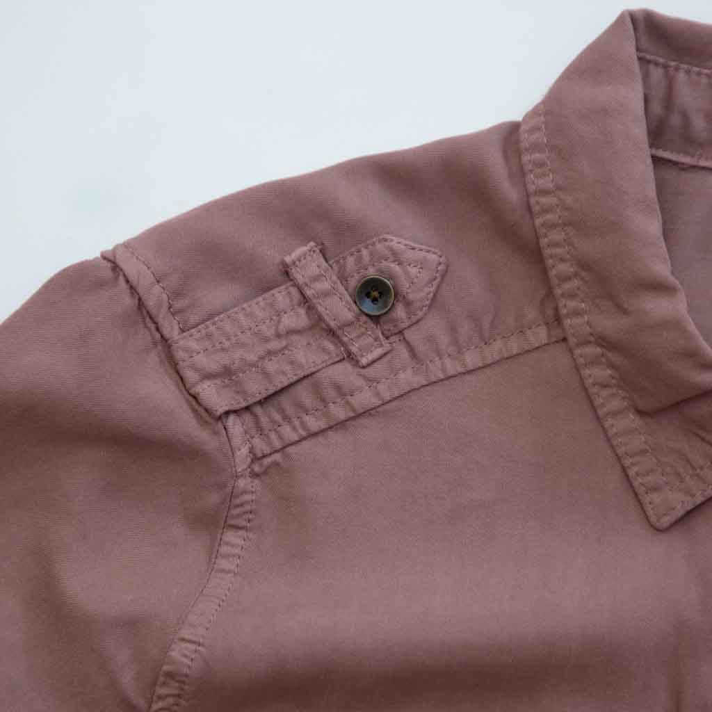 قميص بأكمام طويلة