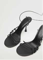 حذاء كعب عالي