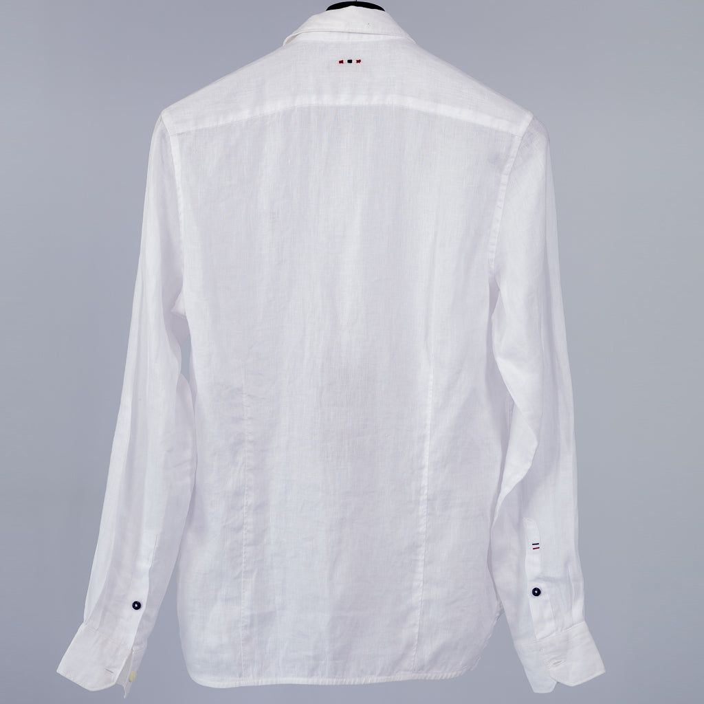 قميص بأزرار