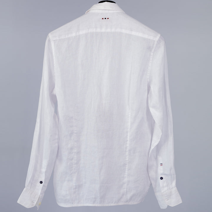 قميص بأزرار