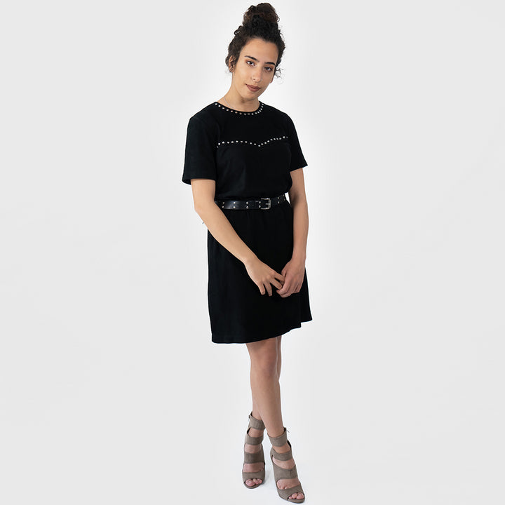 فستان مزين بدبابيس