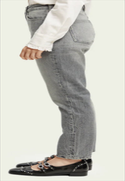 بنطال قصة ضيقة