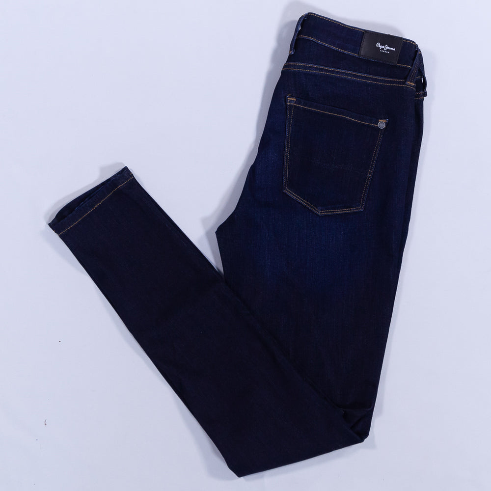 بنطال جينز ضيق