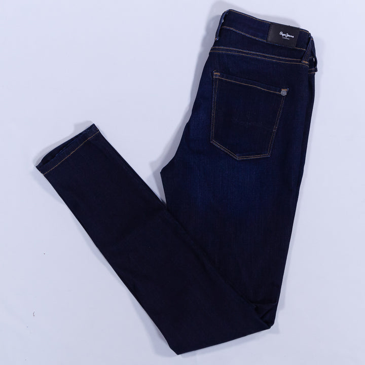 بنطال جينز ضيق