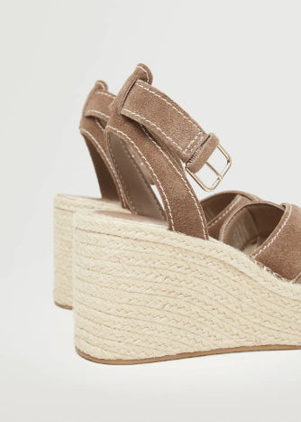 حذاء كعب عالي