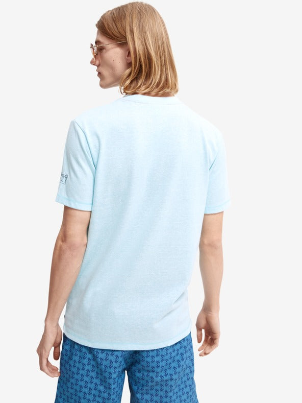 تي شيرت بتصميم رياضي