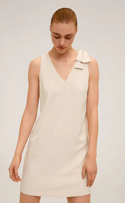 فستان قصير بلا أكمام