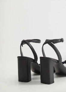 حذاء كعب عالي