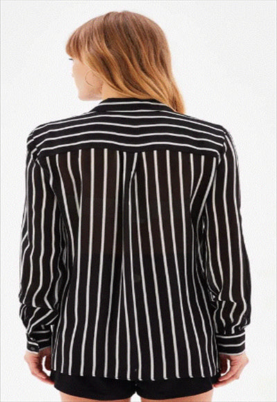 قميص  بأكمام طويلة