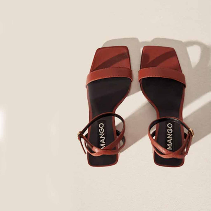 صندل كعب عالي