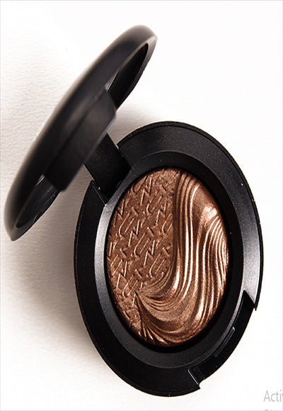 Warm brown eyeshadow