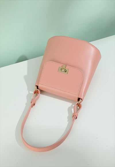حقيبة الكتف الوردي