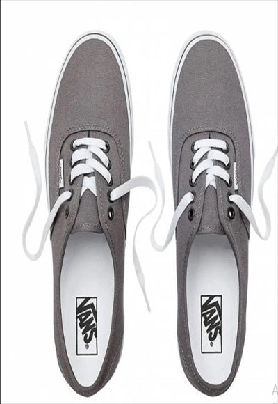 حذاء لكلا الجنسين