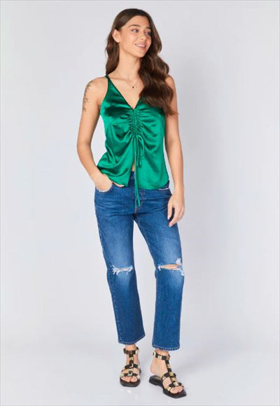 بلوزة بلا أكمام