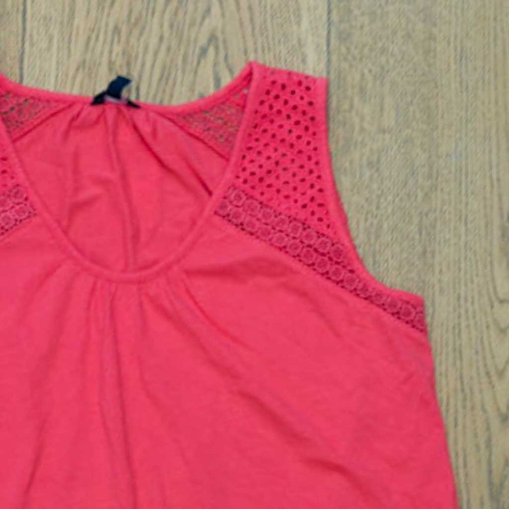 بلوزة بدون أكمام