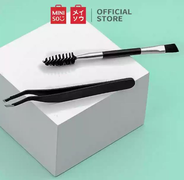 مجموعة أدوات تشذيب الحواجب