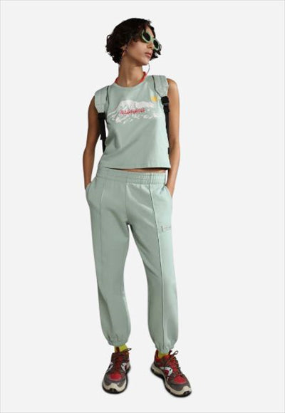 بلوزة بلا أكمام