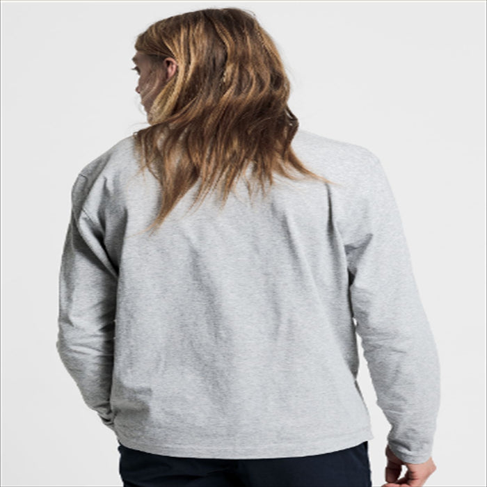 بلوزة بأكمام طويلة