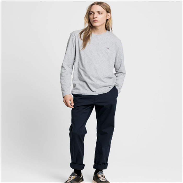 بلوزة بأكمام طويلة