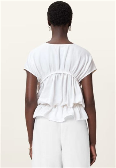 بلوزة بدون اكمام