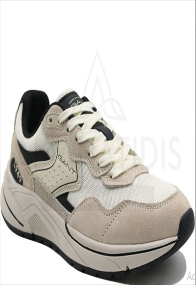 حذاء مع رباط